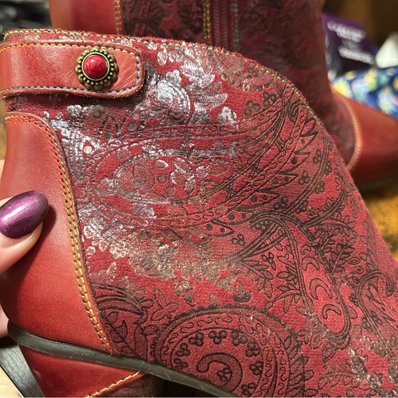 Elegant Red Ankle Boots - Picture 5 of 9